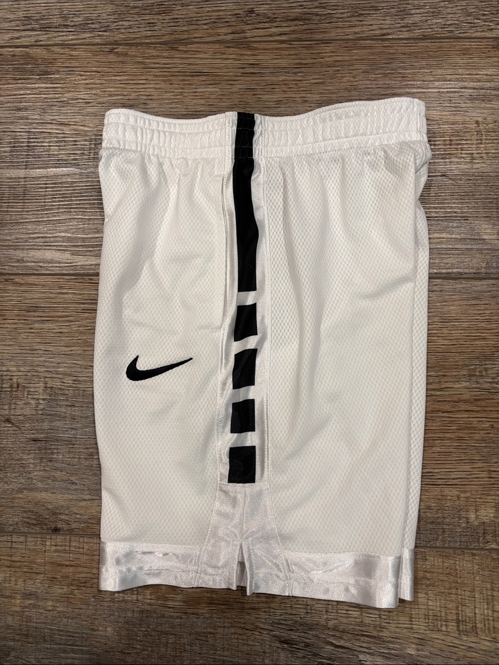 Boys Nike Elite shorts, white/black. Size M